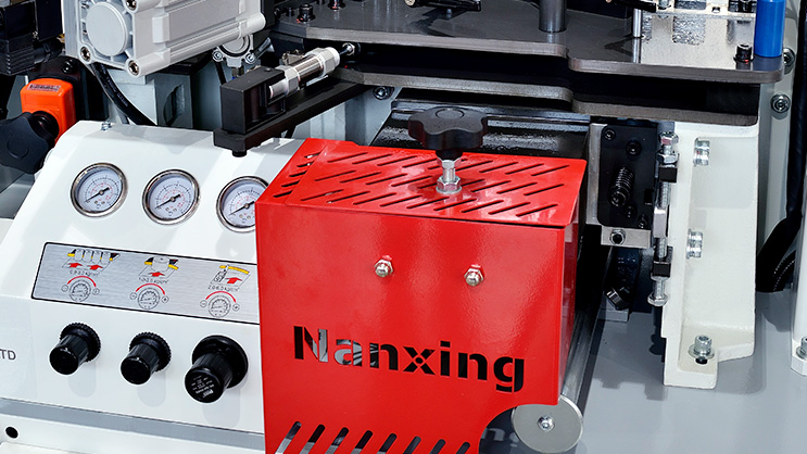 Nanxing NB7X. Автоматический кромкооблицовочный станок для наклонной кромки